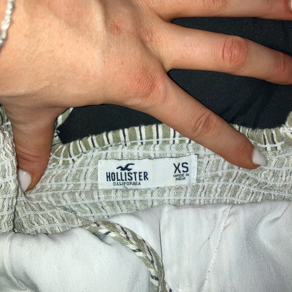 cute button crop top - Picture 3 of 3